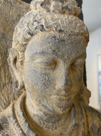 Sculpture de Bouddha Shakyamuni en schiste gris, Gandhara, 3/4&egrave;me