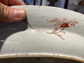 Paire de plats de forme ovale en porcelaine de Chine famille rose &agrave; d&eacute;cor 'Pompadour', Qianlong, vers 1745