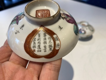 Drie Chinese famlille rose 'Wu Shuang Pu' dekselkommen op schotels, Tongzhi merk en periode