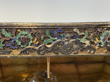 Rare coffret imp&eacute;rial en filigrane d'argent dor&eacute; et &eacute;maill&eacute; incrust&eacute; de pierres pr&eacute;cieuses, Chine, Qianlong