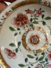 Tasse et soucoupe en porcelaine de Chine famille rose ajour&eacute;es et &agrave; double parois, Yongzheng/Qianlong