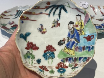 Drie Chinese famille rose 'lotus' koppen en schotels met een geleerde en zijn dienaar, Yongzheng