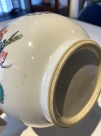 Kendi en porcelaine de Chine famille rose &agrave; d&eacute;cor d'une sc&egrave;ne du 'Xi Xiang Yi', Yongzheng
