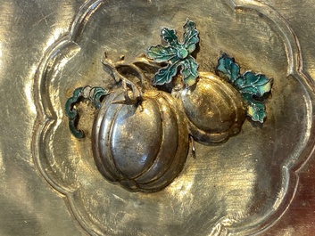 Rare coffret imp&eacute;rial en filigrane d'argent dor&eacute; et &eacute;maill&eacute; incrust&eacute; de pierres pr&eacute;cieuses, Chine, Qianlong