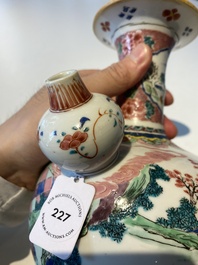 Kendi en porcelaine de Chine famille rose &agrave; d&eacute;cor d'une sc&egrave;ne du 'Xi Xiang Yi', Yongzheng