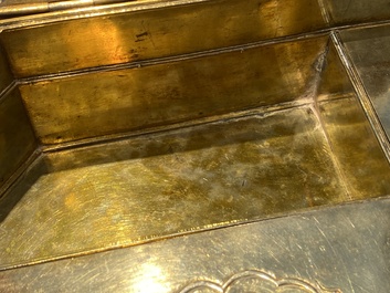 Rare coffret imp&eacute;rial en filigrane d'argent dor&eacute; et &eacute;maill&eacute; incrust&eacute; de pierres pr&eacute;cieuses, Chine, Qianlong