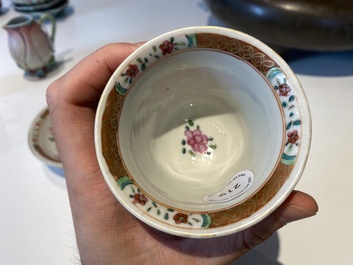 Tasse et soucoupe en porcelaine de Chine famille rose ajour&eacute;es et &agrave; double parois, Yongzheng/Qianlong