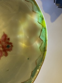 Drie Chinese famille rose 'lotus' koppen en schotels met een geleerde en zijn dienaar, Yongzheng