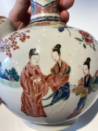 Kendi en porcelaine de Chine famille rose &agrave; d&eacute;cor d'une sc&egrave;ne du 'Xi Xiang Yi', Yongzheng