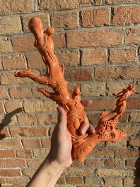 Groupe figurant une Bodhisattva debout et deux dragons en corail rouge, Chine, 19/20&egrave;me