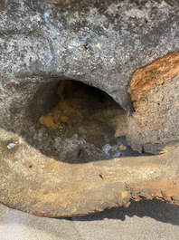 Een grote Sino-Tibetaanse bronzen Boeddha met sporen van vergulding, Ming