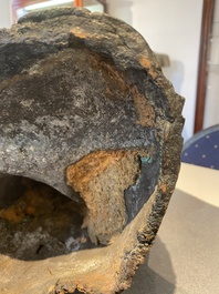 Een grote Sino-Tibetaanse bronzen Boeddha met sporen van vergulding, Ming