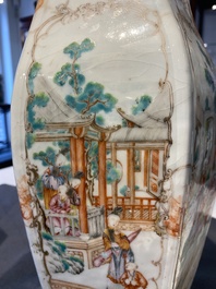 Paire de vases de forme hexagonale en porcelaine de Chine famille rose &agrave; sujet mandarin, Qianlong