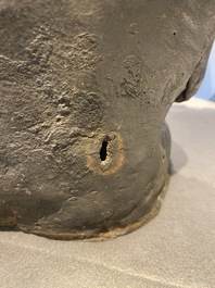 Een grote Sino-Tibetaanse bronzen Boeddha met sporen van vergulding, Ming