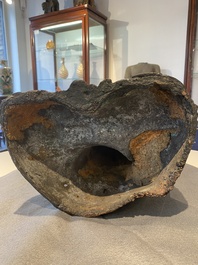 Een grote Sino-Tibetaanse bronzen Boeddha met sporen van vergulding, Ming