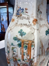 Paire de vases de forme hexagonale en porcelaine de Chine famille rose &agrave; sujet mandarin, Qianlong