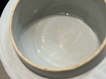 Tr&egrave;s rare pot &agrave; posset en fa&iuml;ence de Delft en bleu et blanc, d&eacute;but du 18&egrave;me