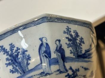 Partie de service &agrave; th&eacute; de cinq pi&egrave;ces en fa&iuml;ence de Delft en bleu et blanc, 18&egrave;me