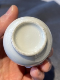 Petit vase de forme 'hu' en porcelaine blanc de Chine de Dehua aux anses en forme d'&eacute;l&eacute;phants, 18&egrave;me
