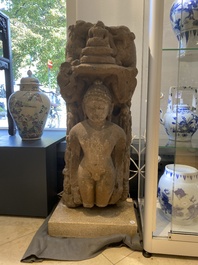 St&egrave;le figurant Jain Thirtankara Parshvanatha debout en gr&egrave;s rouge, Inde, &eacute;poque Pala, 11&egrave;me si&egrave;cle