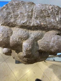 St&egrave;le figurant Jain Thirtankara Parshvanatha debout en gr&egrave;s rouge, Inde, &eacute;poque Pala, 11&egrave;me si&egrave;cle