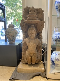 St&egrave;le figurant Jain Thirtankara Parshvanatha debout en gr&egrave;s rouge, Inde, &eacute;poque Pala, 11&egrave;me si&egrave;cle