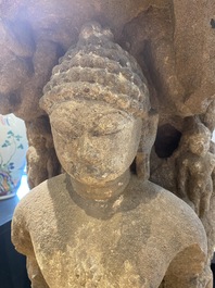 St&egrave;le figurant Jain Thirtankara Parshvanatha debout en gr&egrave;s rouge, Inde, &eacute;poque Pala, 11&egrave;me si&egrave;cle