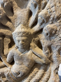 Een fijn Khmer zandstenen reli&euml;f met 'De geboorte van Brahma', Angkor periode, Cambodja, 11e eeuw