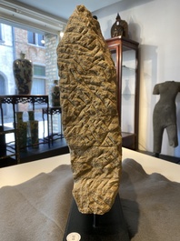 Een fijn Khmer zandstenen reli&euml;f met 'De geboorte van Brahma', Angkor periode, Cambodja, 11e eeuw