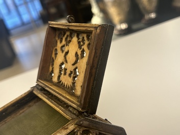 Coffret en os de morse r&eacute;ticul&eacute; aux montures en laiton, Kholmogory, Russie, 17&egrave;me