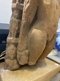 St&egrave;le figurant Jain Thirtankara Parshvanatha debout en gr&egrave;s rouge, Inde, &eacute;poque Pala, 11&egrave;me si&egrave;cle
