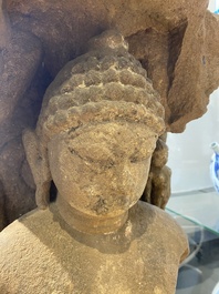 St&egrave;le figurant Jain Thirtankara Parshvanatha debout en gr&egrave;s rouge, Inde, &eacute;poque Pala, 11&egrave;me si&egrave;cle