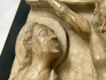 Relief en alb&acirc;tre sculpt&eacute; repr&eacute;sentant 'La crucifixion', Nottingham, Angleterre, 15&egrave;me