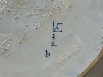 Tr&egrave;s rare pot &agrave; posset en fa&iuml;ence de Delft en bleu et blanc, d&eacute;but du 18&egrave;me