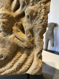 Een fijn Khmer zandstenen reli&euml;f met 'De geboorte van Brahma', Angkor periode, Cambodja, 11e eeuw