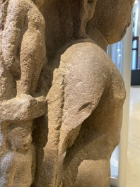 St&egrave;le figurant Jain Thirtankara Parshvanatha debout en gr&egrave;s rouge, Inde, &eacute;poque Pala, 11&egrave;me si&egrave;cle