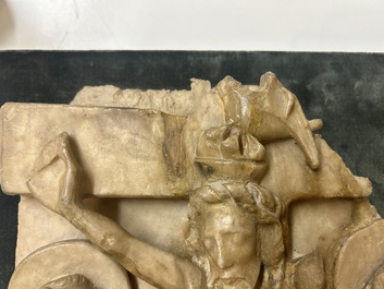 Relief en alb&acirc;tre sculpt&eacute; repr&eacute;sentant 'La crucifixion', Nottingham, Angleterre, 15&egrave;me