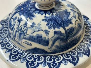 Tr&egrave;s rare pot &agrave; posset en fa&iuml;ence de Delft en bleu et blanc, d&eacute;but du 18&egrave;me