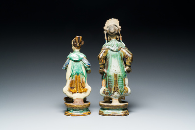 Deux figures en gr&egrave;s porcelaineux polychrom&eacute;, probablement Shiwan, 19&egrave;me