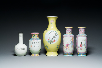 Vijf Chinese famille rose vazen, Qianlong merken, 20e eeuw