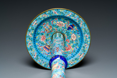Een grote Chinese Canton email hoedensteun, Qianlong/Jiaqing
