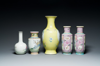 Vijf Chinese famille rose vazen, Qianlong merken, 20e eeuw