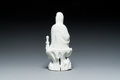 Guanyin &agrave; l'enfant en porcelaine blanc de Chine de Dehua, Kangxi/Qianlong