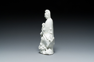 Guanyin &agrave; l'enfant en porcelaine blanc de Chine de Dehua, Kangxi/Qianlong