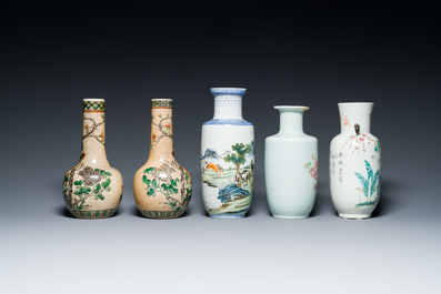Cinq vases en porcelaine de Chine famille rose et verte, 19/20&egrave;me