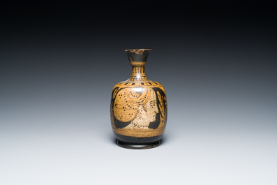 An Etruskian 'aryballos' portrait ewer and a 'patera' dish with black geometrical design, 4th C. b.C.