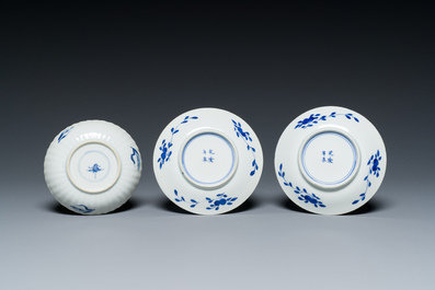 Elf stukken Chinees blauw-wit porselein, Ming tot 19e eeuw