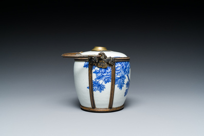 A Chinese blue and white 'Bleu de Hue' water pipe for the Vietnamese market, 19th C.
