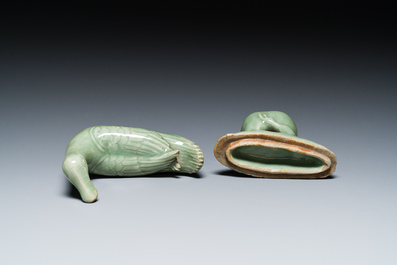 Br&ucirc;le-parfum en forme de canard en porcelaine de Chine c&eacute;ladon de Longquan, Ming
