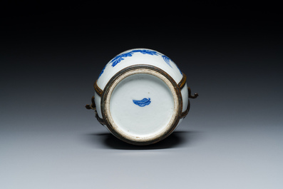 A Chinese blue and white 'Bleu de Hue' water pipe for the Vietnamese market, 19th C.